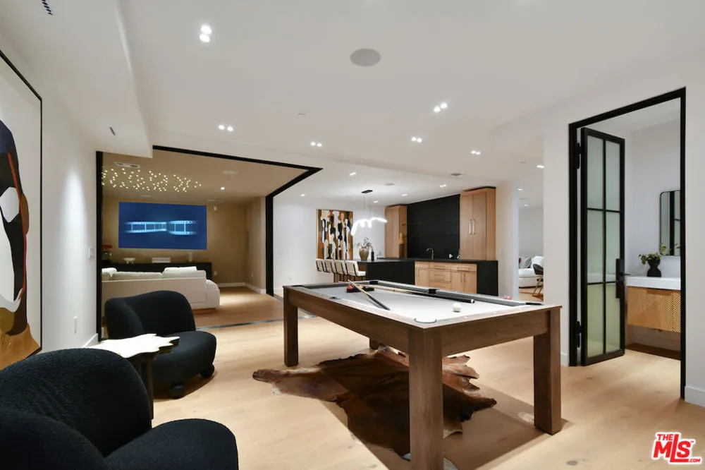 112 S Valley Street Toluca Lake, CA 91505