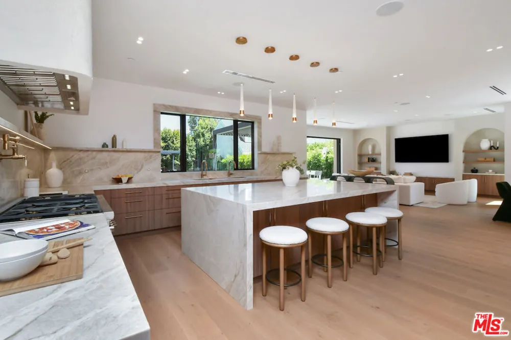 112 S Valley Street Toluca Lake, CA 91505
