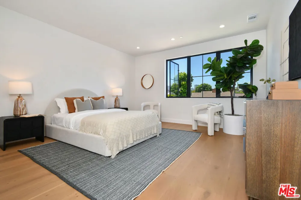 112 S Valley Street Toluca Lake, CA 91505