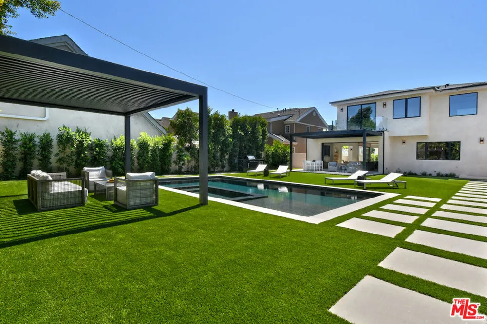 112 S Valley Street Toluca Lake, CA 91505