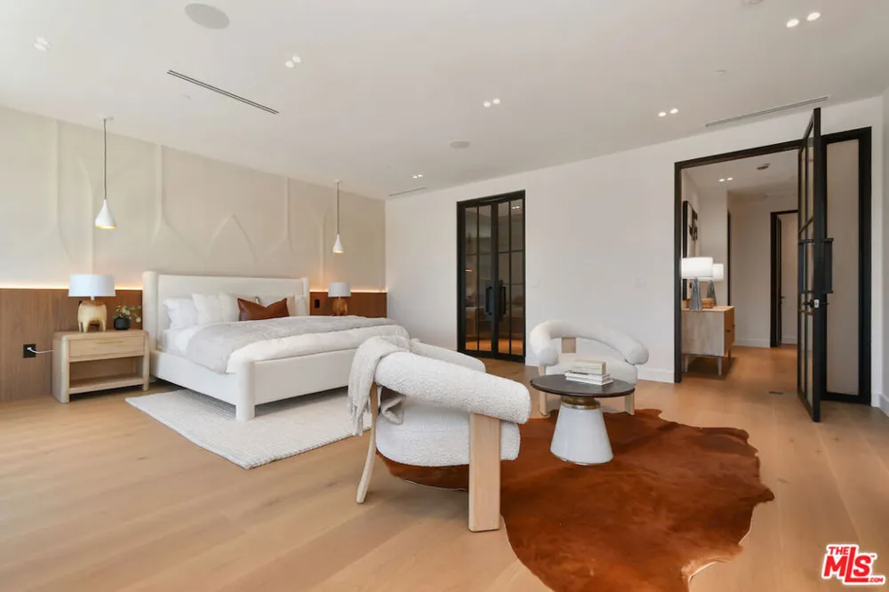 112 S Valley Street Toluca Lake, CA 91505