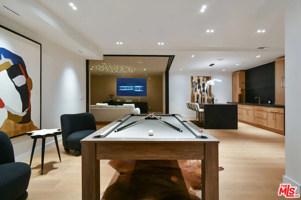 112 S Valley Street Toluca Lake, CA 91505