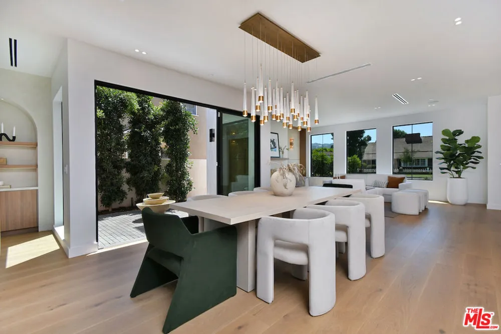112 S Valley Street Toluca Lake, CA 91505