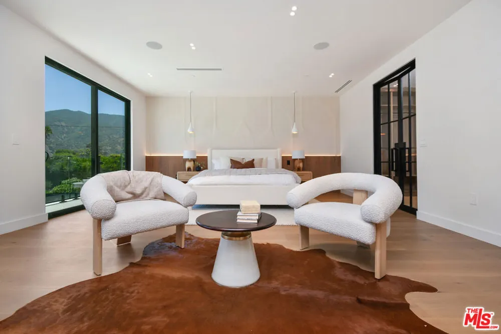 112 S Valley Street Toluca Lake, CA 91505