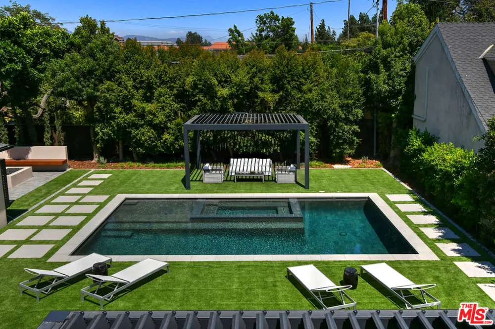 112 S Valley Street Toluca Lake, CA 91505