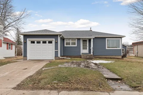 118 Hiawatha Drive E