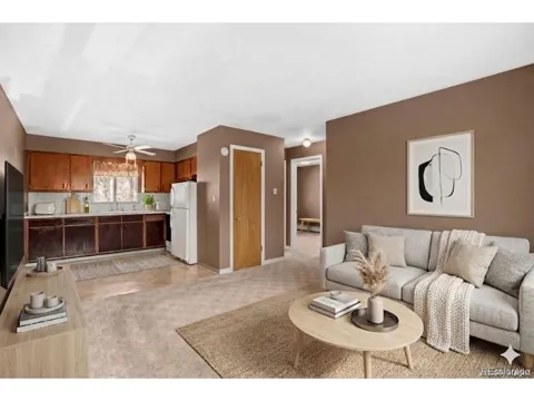 200 E Myrtle Street #8
