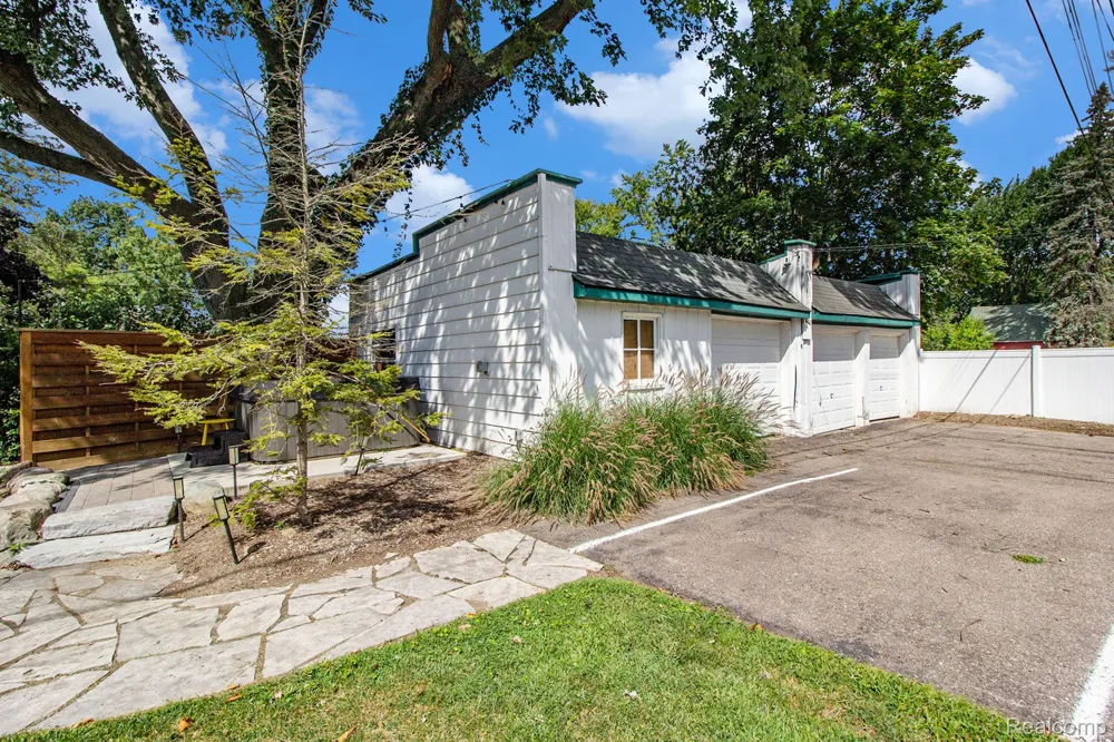 155 Main Street Clarkston City, MI 48346