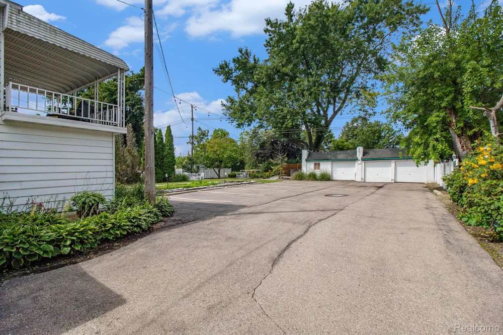 155 Main Street Clarkston City, MI 48346