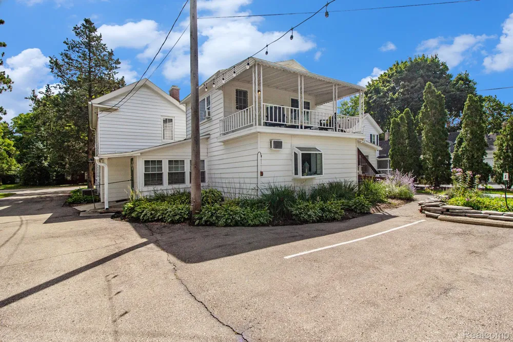 155 Main Street Clarkston City, MI 48346