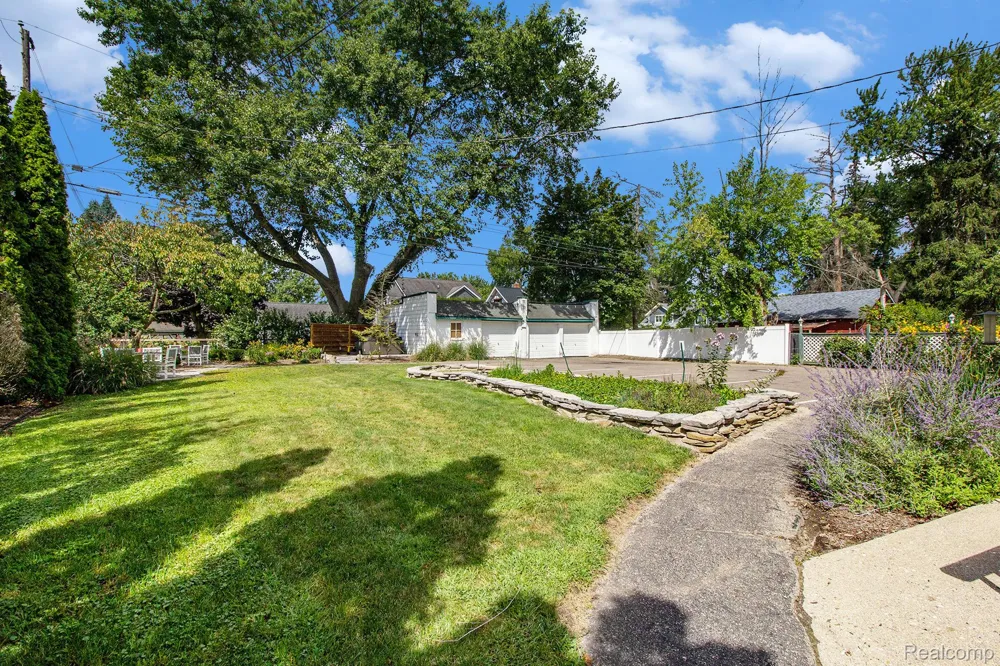 155 Main Street Clarkston City, MI 48346