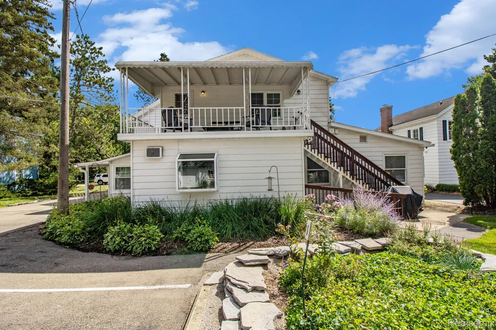 155 Main Street Clarkston City, MI 48346