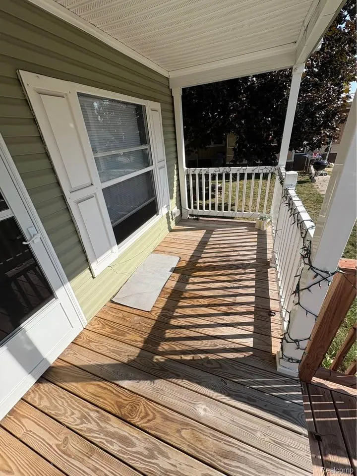 6421 Breezeway Drive Brighton City, MI 48114