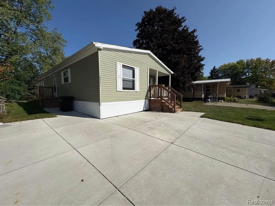 6421 Breezeway Drive Brighton City, MI 48114