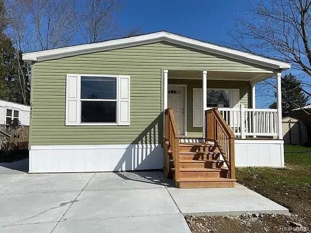 6421 Breezeway Drive Brighton City, MI 48114