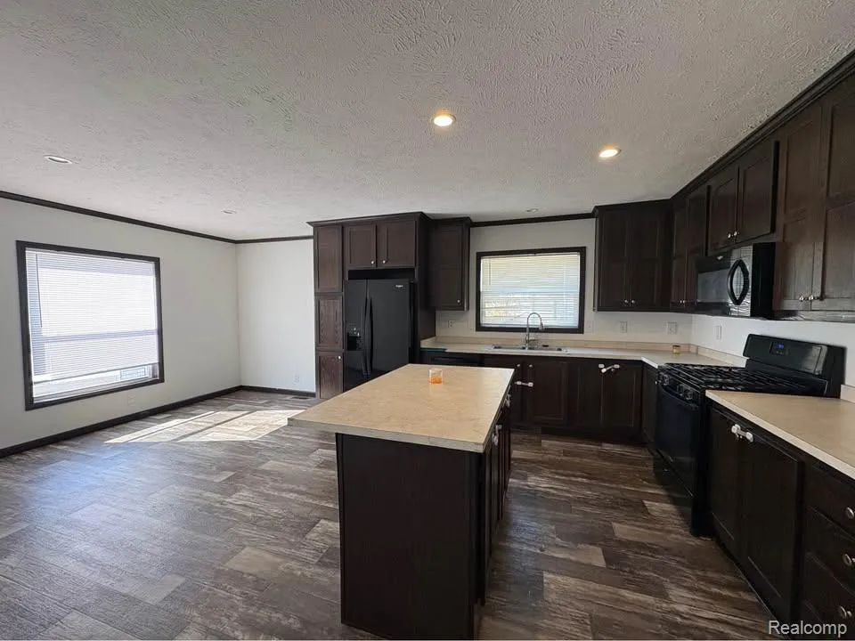 6421 Breezeway Drive Brighton City, MI 48114