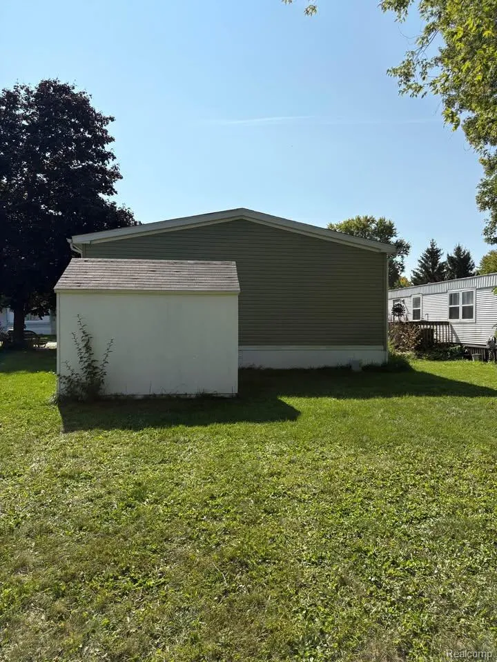 6421 Breezeway Drive Brighton City, MI 48114