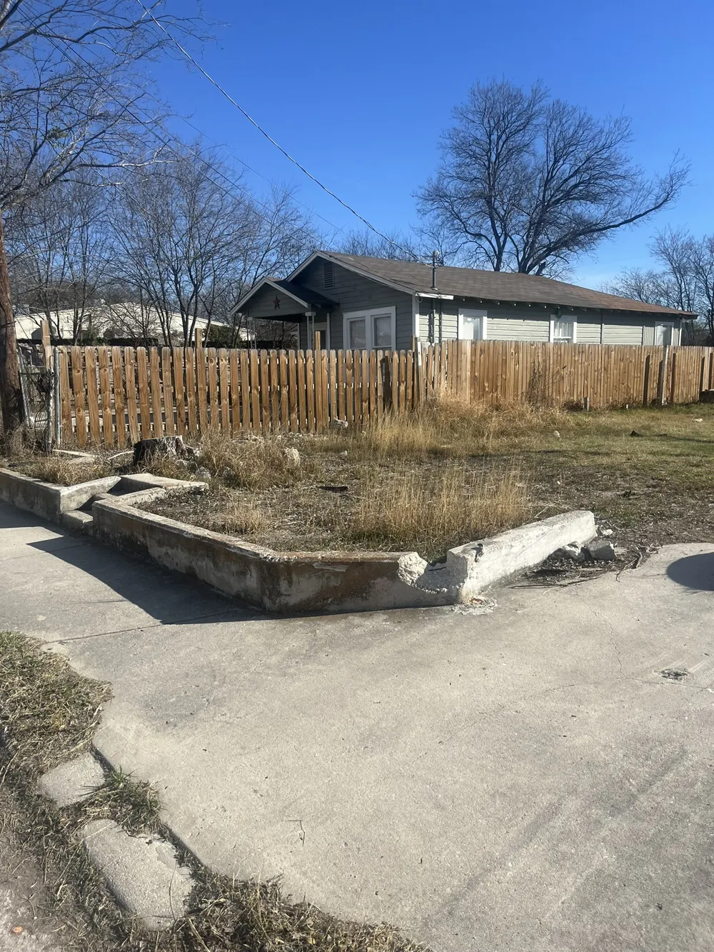 214 E LACHAPELLE San Antonio, TX 78204