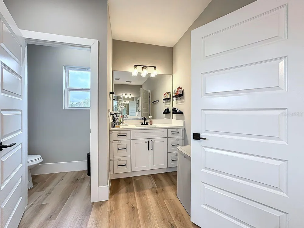 2720 S SHINE AVENUE Orlando, FL 32806