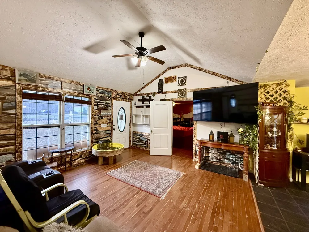 225 Lake Forrest Rd Lynchburg, TN 37352