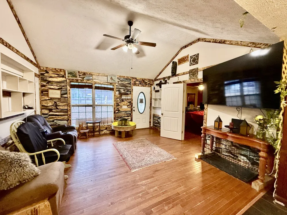225 Lake Forrest Rd Lynchburg, TN 37352