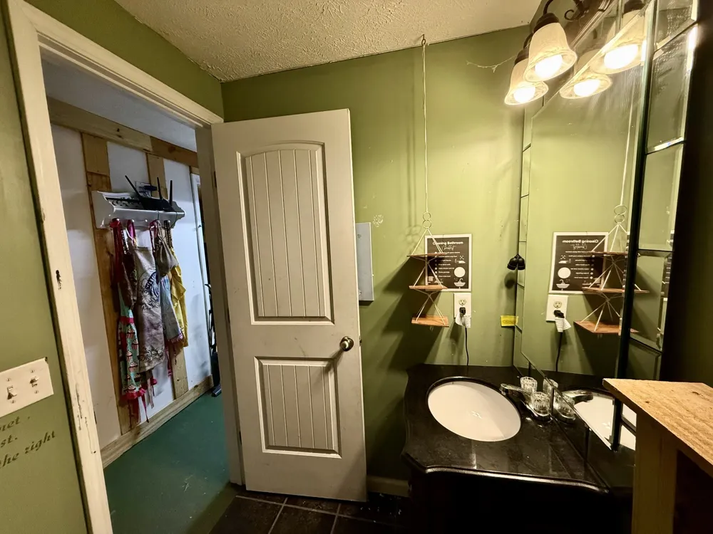 225 Lake Forrest Rd Lynchburg, TN 37352
