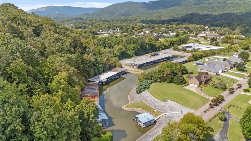 3237 Waterfront Dr Chattanooga, TN 37419