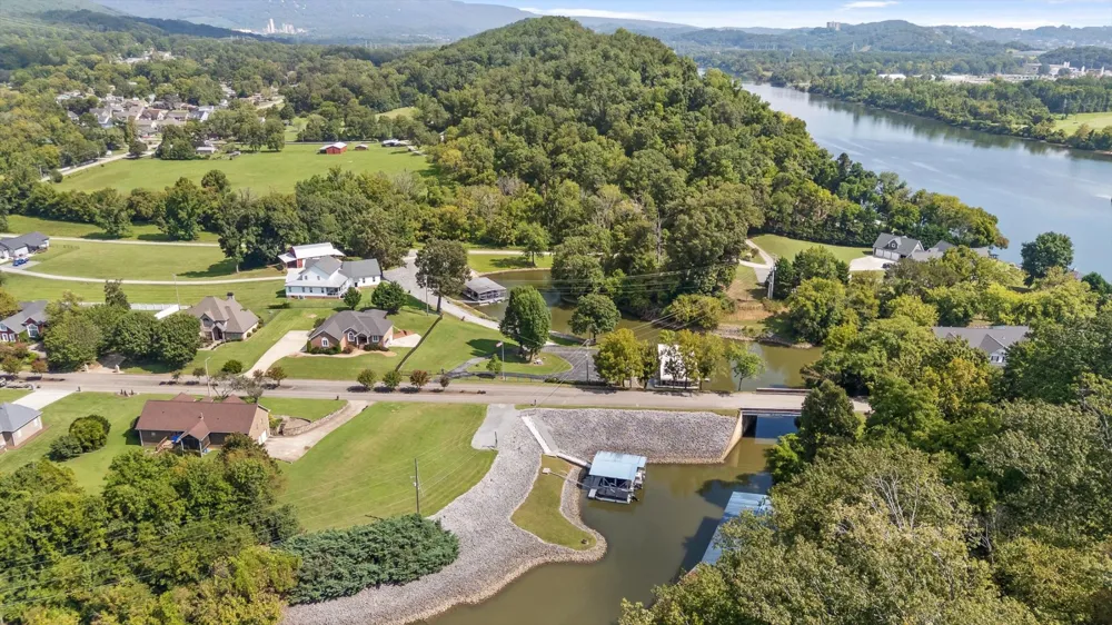 3237 Waterfront Dr Chattanooga, TN 37419