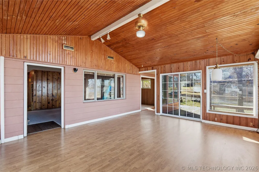 32262 E 720 ROAD Wagoner, OK 74467