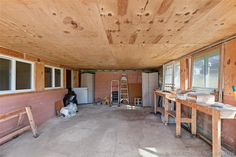 32262 E 720 ROAD Wagoner, OK 74467