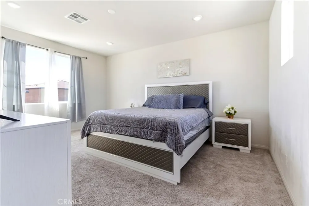 15594 Raptor Moreno Valley, CA 92551