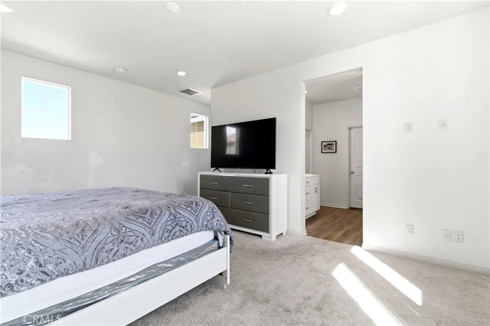 15594 Raptor Moreno Valley, CA 92551