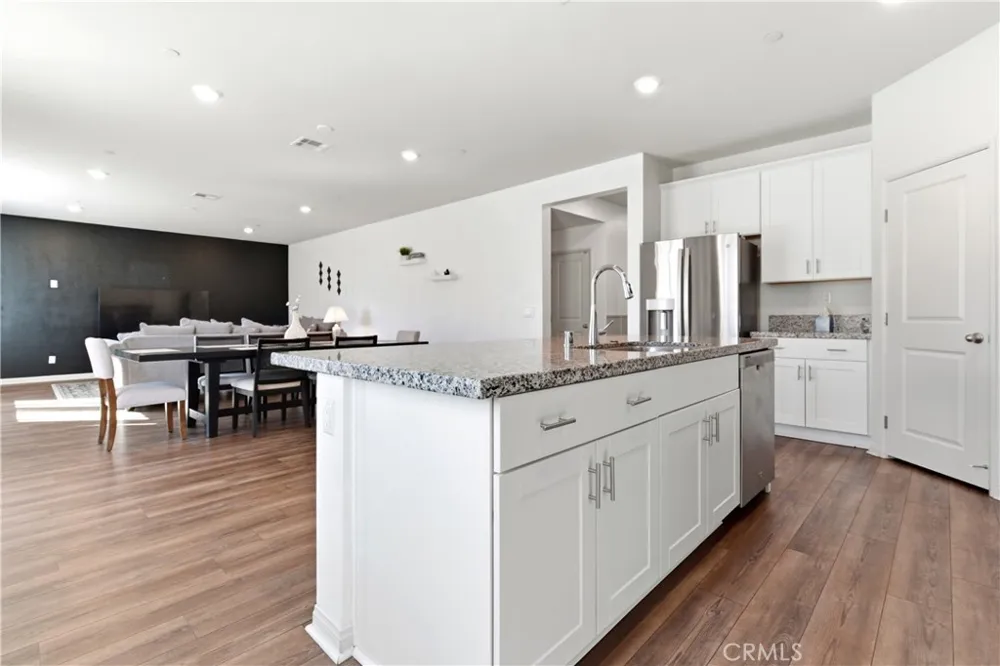 15594 Raptor Moreno Valley, CA 92551