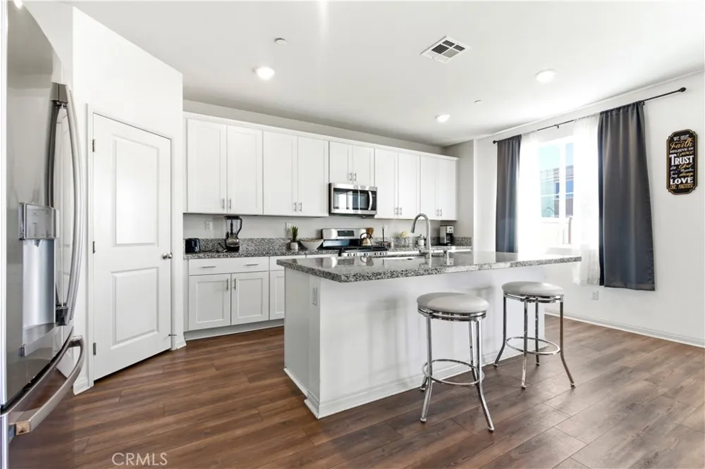 15594 Raptor Moreno Valley, CA 92551