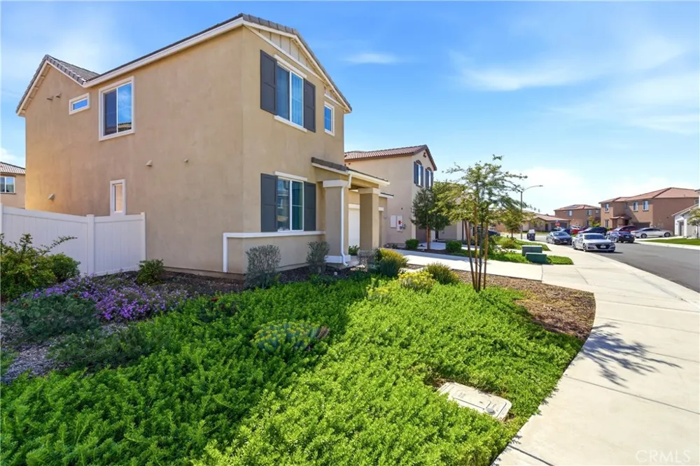 15594 Raptor Moreno Valley, CA 92551