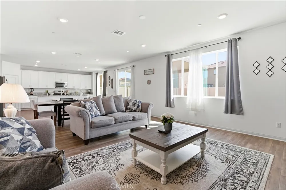 15594 Raptor Moreno Valley, CA 92551