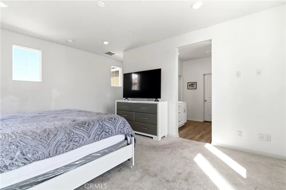 15594 Raptor Moreno Valley, CA 92551