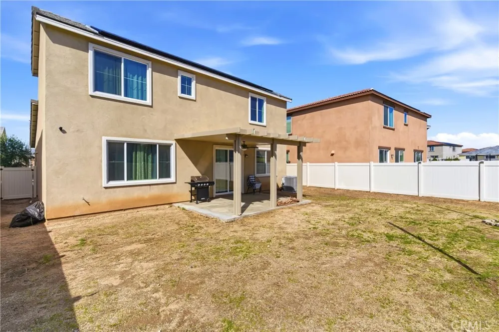 15594 Raptor Moreno Valley, CA 92551