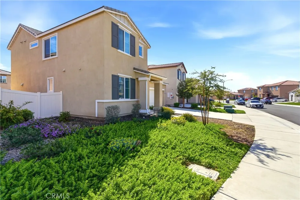 15594 Raptor Moreno Valley, CA 92551