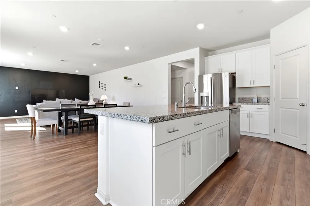 15594 Raptor Moreno Valley, CA 92551