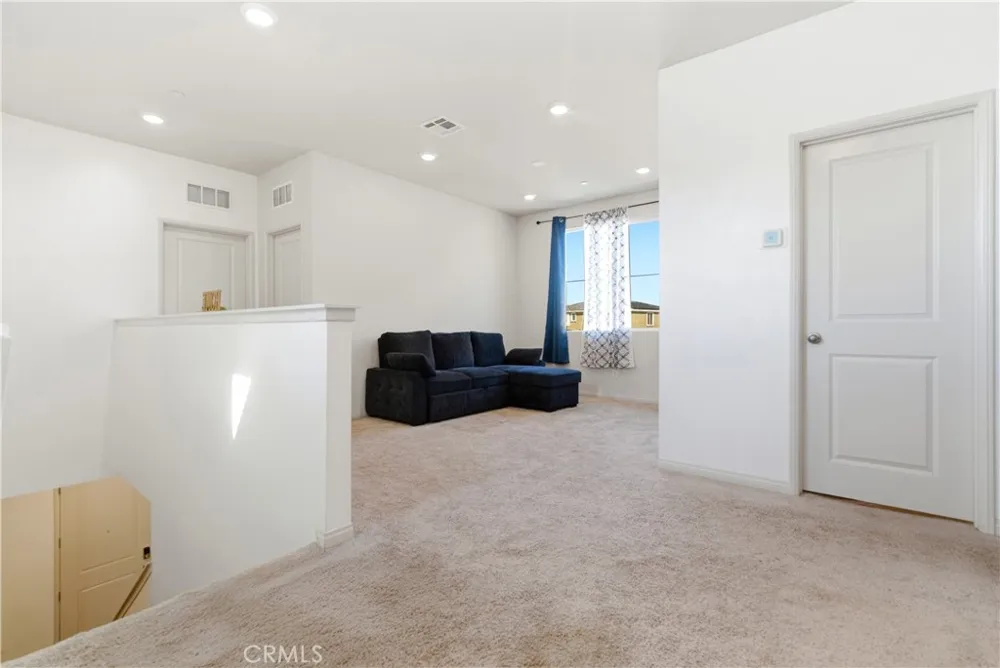 15594 Raptor Moreno Valley, CA 92551