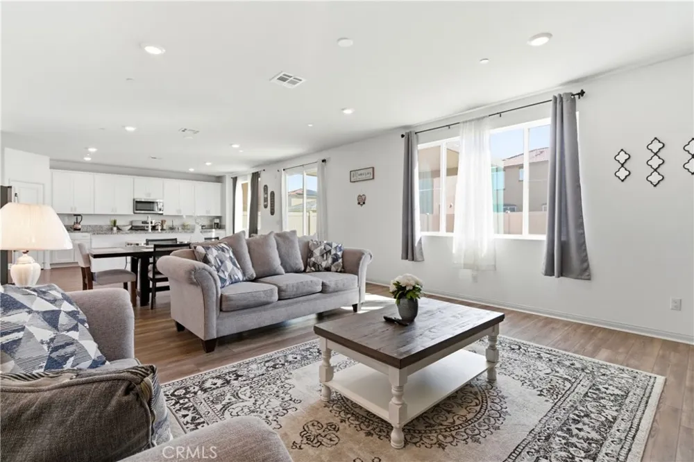 15594 Raptor Moreno Valley, CA 92551