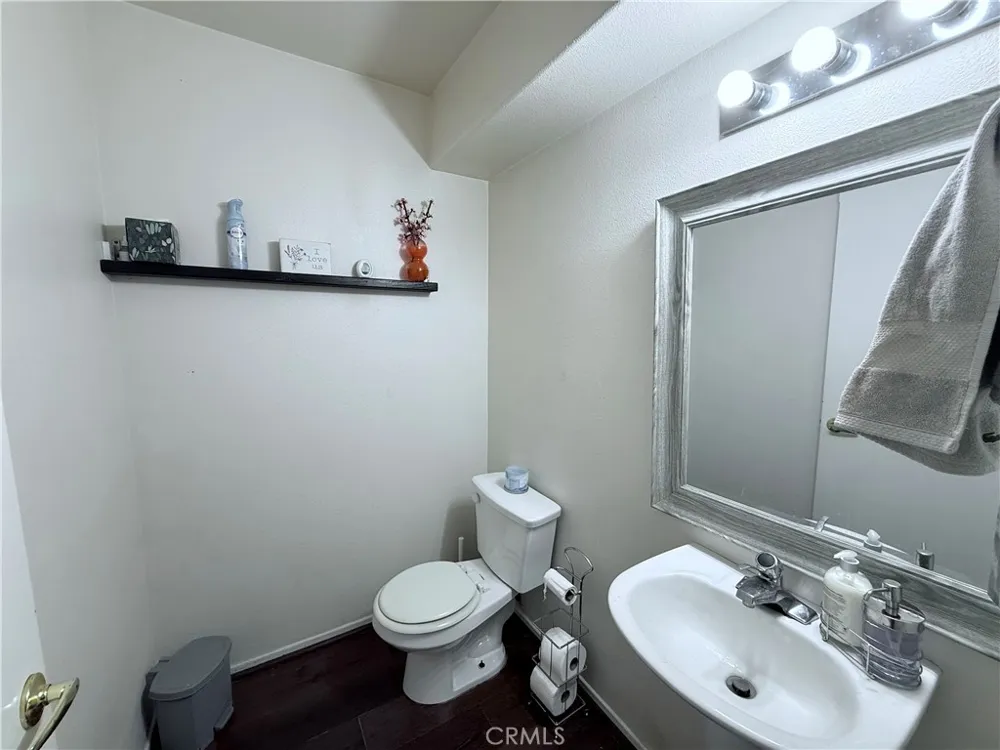 25323 Bayside Harbor City, CA 90710