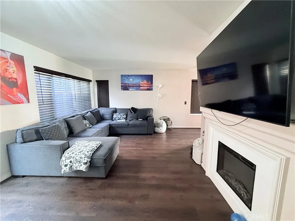 25323 Bayside Harbor City, CA 90710