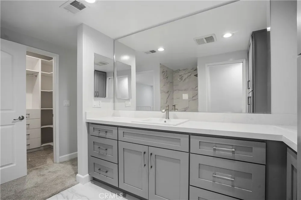 227 E Burbank #C Burbank, CA 91502