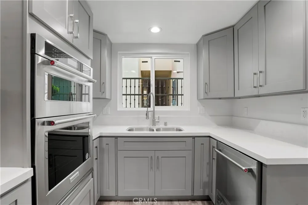 227 E Burbank #C Burbank, CA 91502
