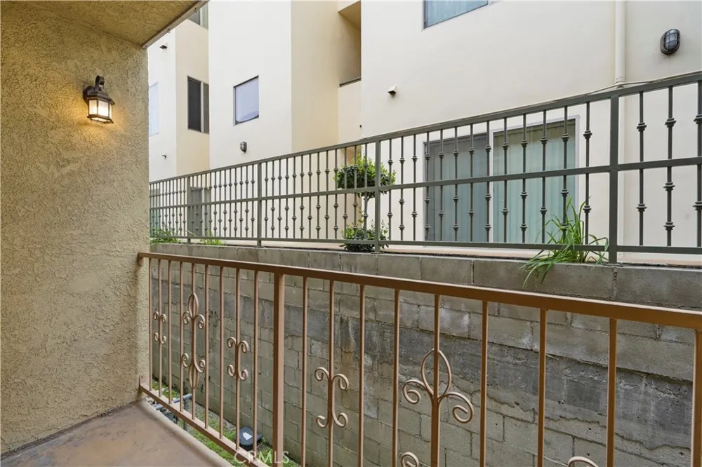 227 E Burbank #C Burbank, CA 91502