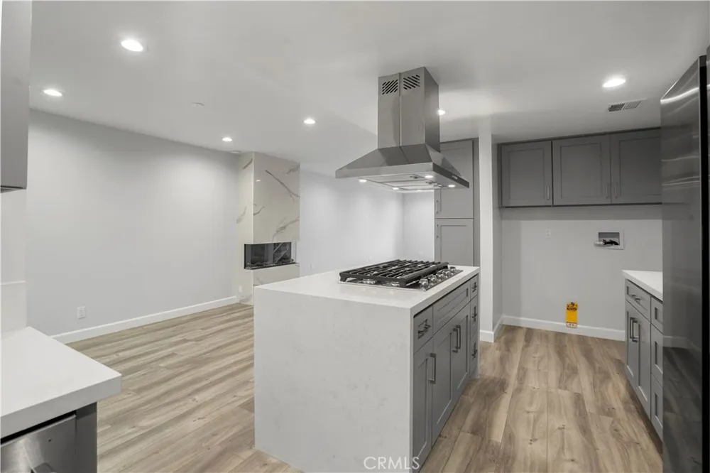 227 E Burbank #C Burbank, CA 91502