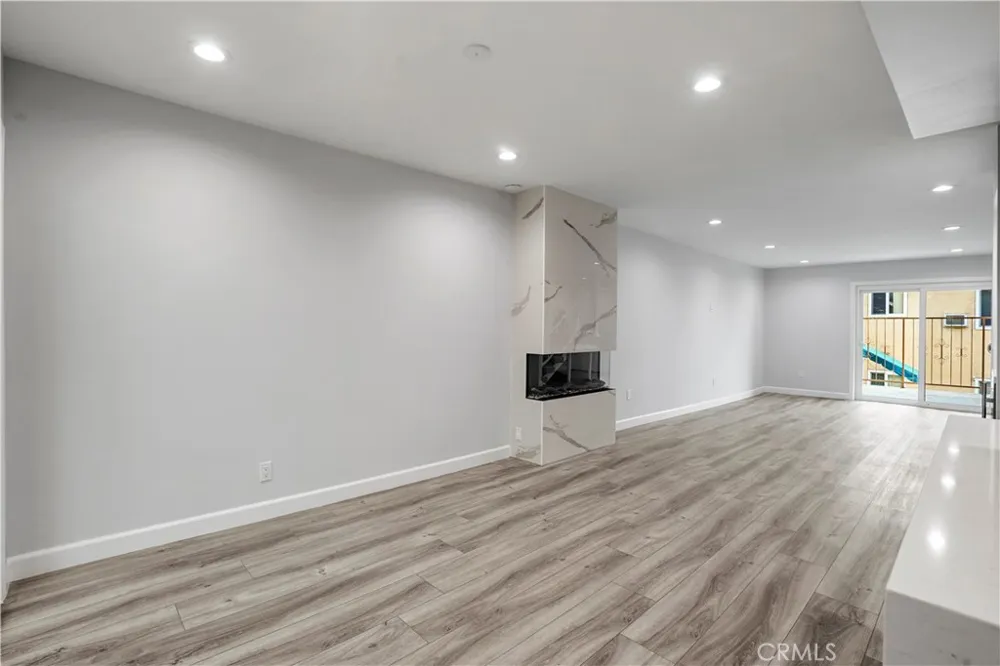 227 E Burbank #C Burbank, CA 91502