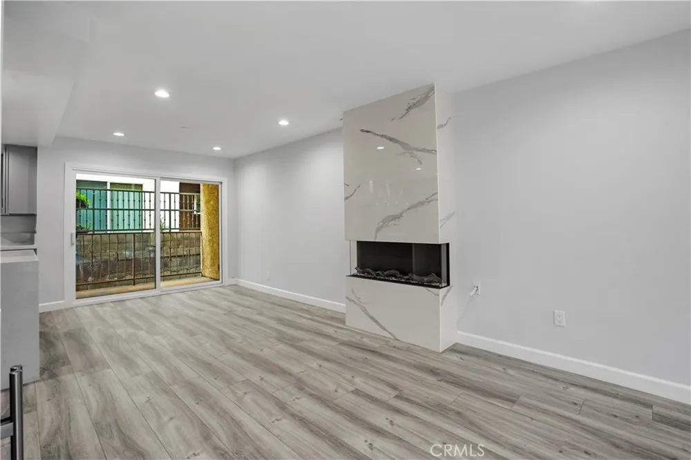 227 E Burbank #C Burbank, CA 91502